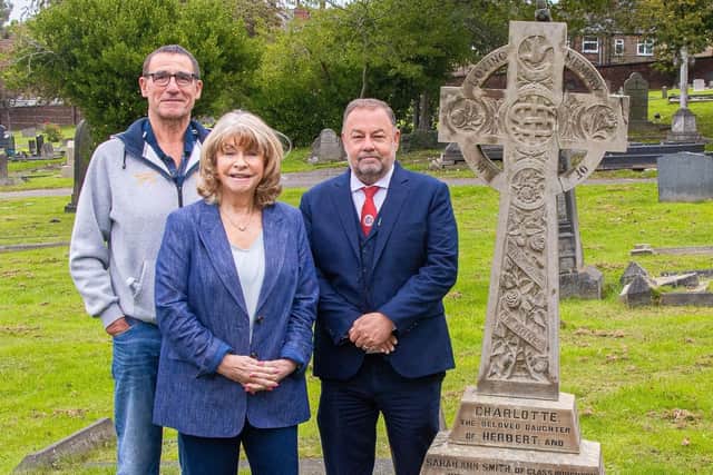 Dave Scott, former miner at Glasshoughton Colliery, Wakefield Council leader Denise Jeffery and Chris Kitchen, general secretary of the NUM, pictured at Herbert Smith's grave in Castleford Cemetery. Image: Castleford Civic Society.
