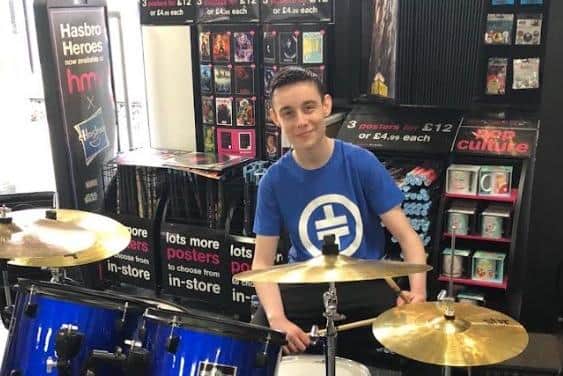 Alex had a fabulous time playing live at HMV Castleford at the weekend, playing songs from artists who inspire him.