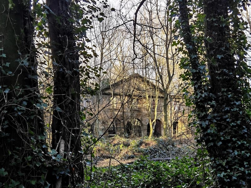 Between Alfofts and Stanley Ferry, and only ten miles outside of Normanton, is Newland Estate.