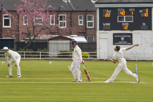 Scarborough reach 40-1 before a collapse saw them all out for 107.