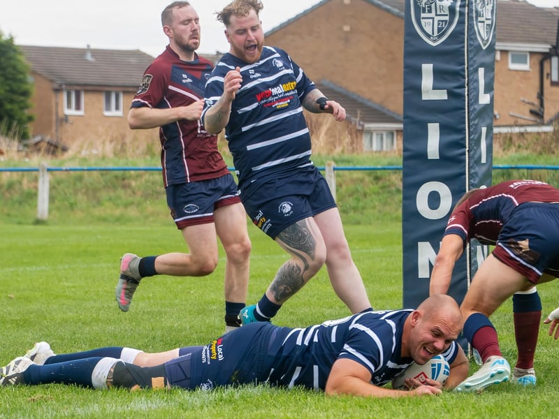 Nathan Hammond crashes over for a first half try for Featherstone Lions.