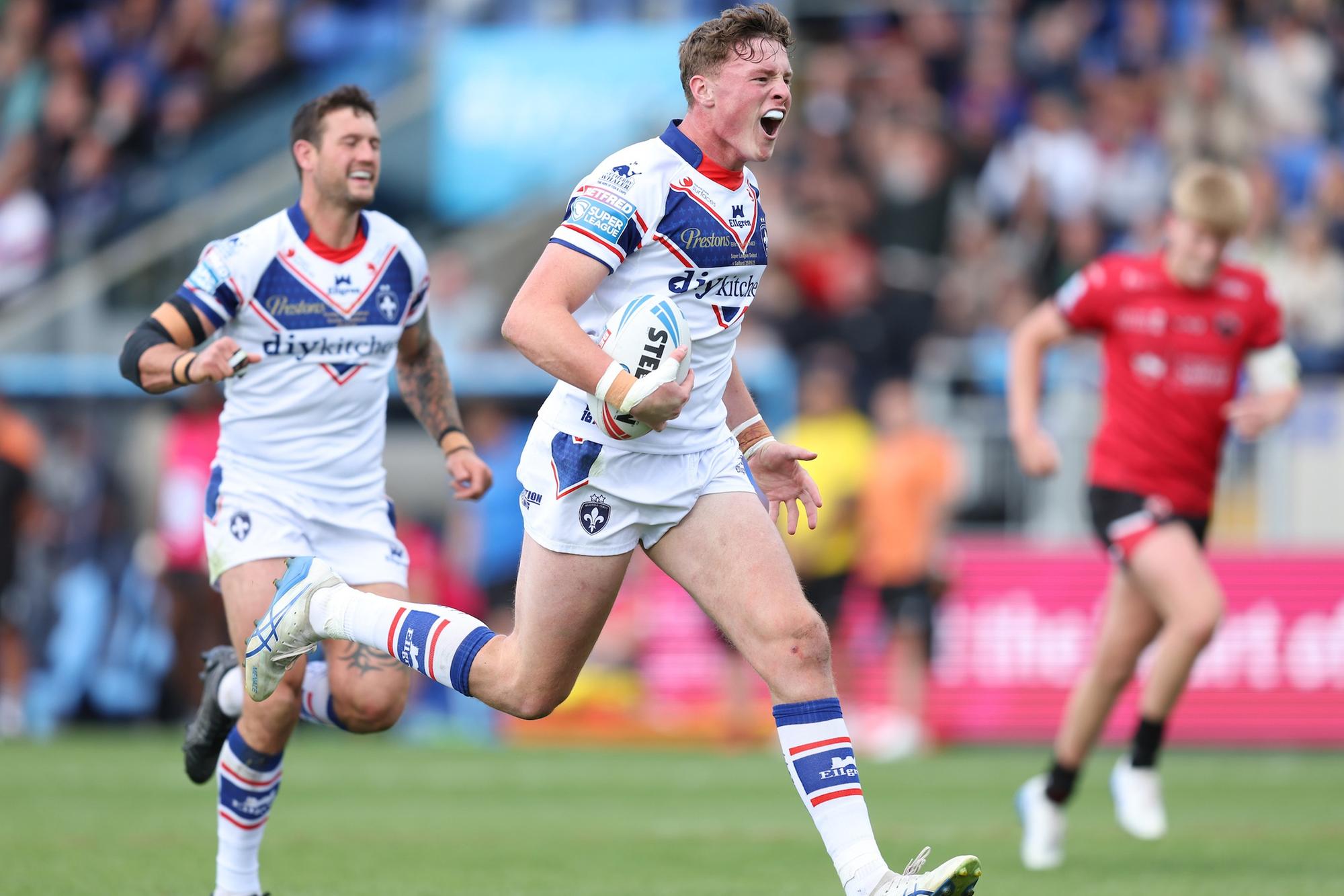 Wakefield Trinity turn on attacking style in 13-try romp against Salford