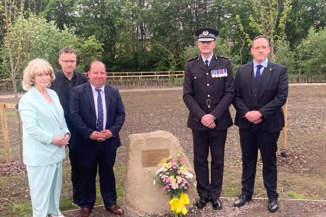 A memorial to five police officer killed in a coach crash at New Hill roundabout has been unveiled.