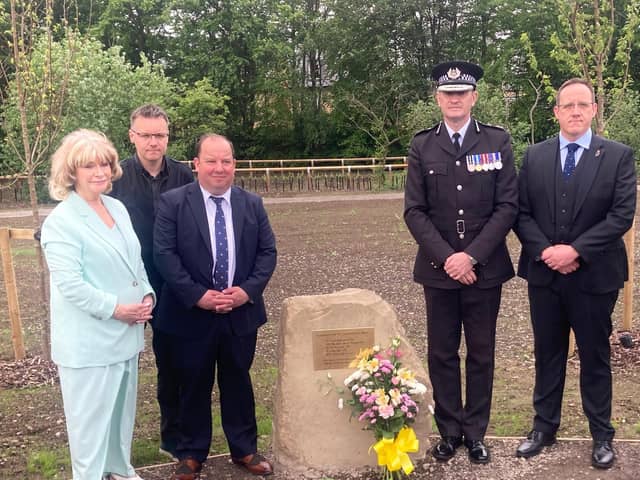 A memorial to five police officer killed in a coach crash at New Hill roundabout has been unveiled.