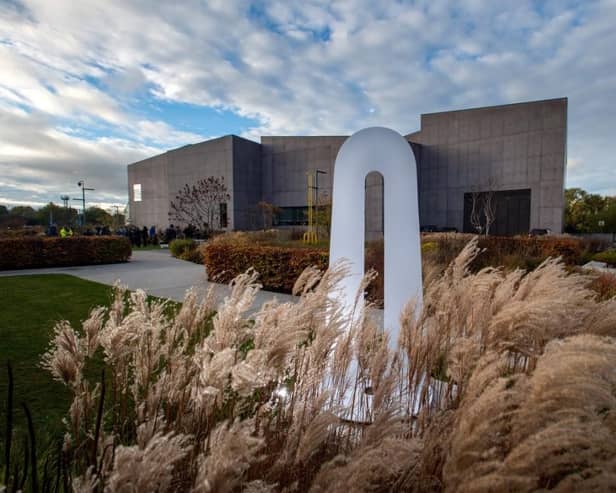 The Hepworth Wakefield is set to be granted a new 30-year lease as the art gallery is having “difficulties” attracting funding.