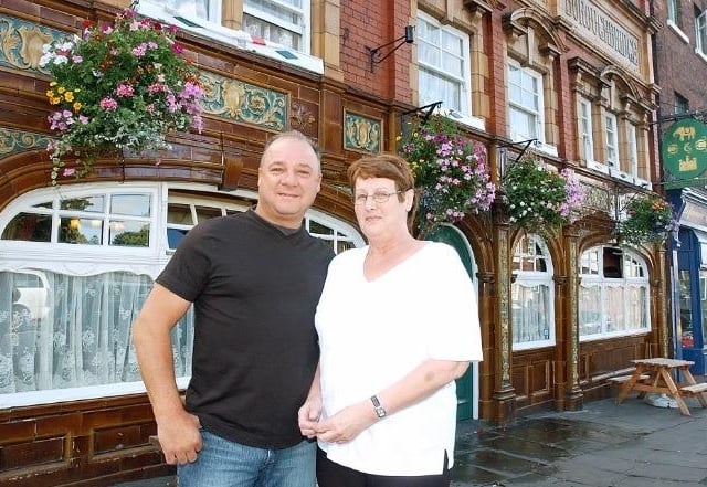 Wakefield in Bloom winner the Elephant and Castle pub on Westgate. Eric Nutter and Pat Cowen. 2006.