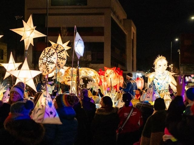 November 13-14 : Explore a trail of interactive light installations and stunning projections across Wakefield city centre. Visit WX, the official Light Up Event Hub, to pick up your trail map, enjoy street food, and experience one of the first installations on the route. Don't miss the illuminated parade with spectacular giant puppets on Saturday.