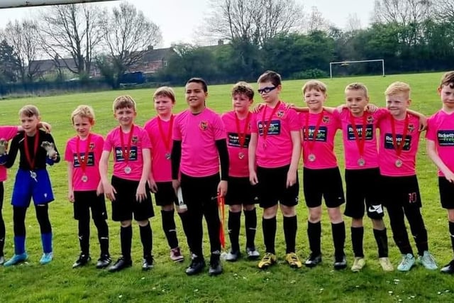 The Pontefract Collieries Under 9s pinks team