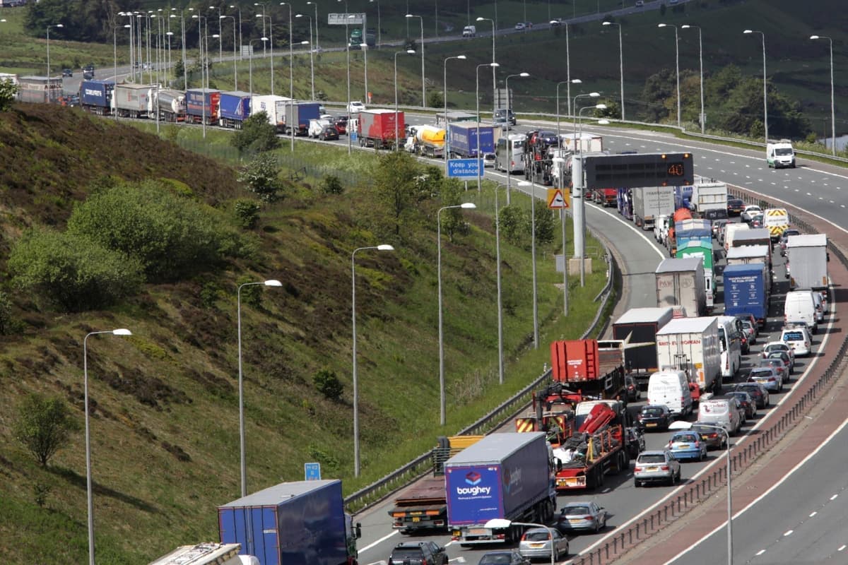 Practice M62 M62: Severe delays and two lanes closed on M62 westbound between ...