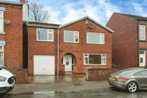 Offered to the market with no onward chain, this property on major Street is available on Rightmove for £295,000.