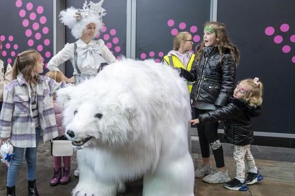 Polar bears on hand to entertain shoppers.