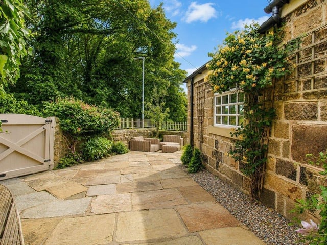 Externally, the property benefits from a stone paved courtyard garden with a sunken decked seating area - making it ideal for outdoor dining and entertaining.