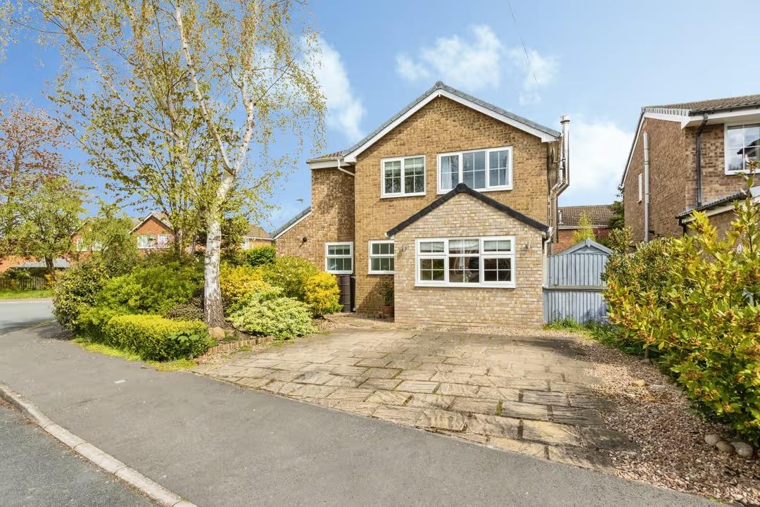 This lovely family home, on Linnet Grove, is currently available for £525,000, through estate agents Purplebricks.
