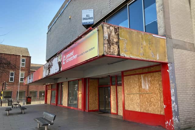 The sale of the town’s old Poundstretcher store to Wakefield Council has collapsed after the local authority was asked to pay almost £1m for the property.