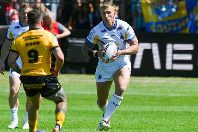 Leeds Rhinos' Mikolaj Oledzki takes on Castleford Tigers hooker Liam Hood. Picture by Matthew Merrick/SWpix.com
