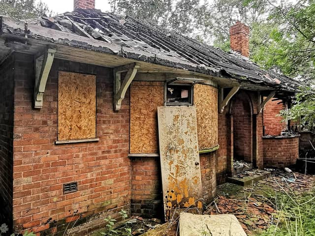 Explore Willsdene Bungalow, a derelict bungalow in Ackworth through photos taken by an urban explorer.
