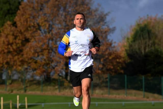 Sinfield will run more than 60km a day over seven days, from Murrayfield Stadium in Edinburgh to Old Trafford in Manchester,
