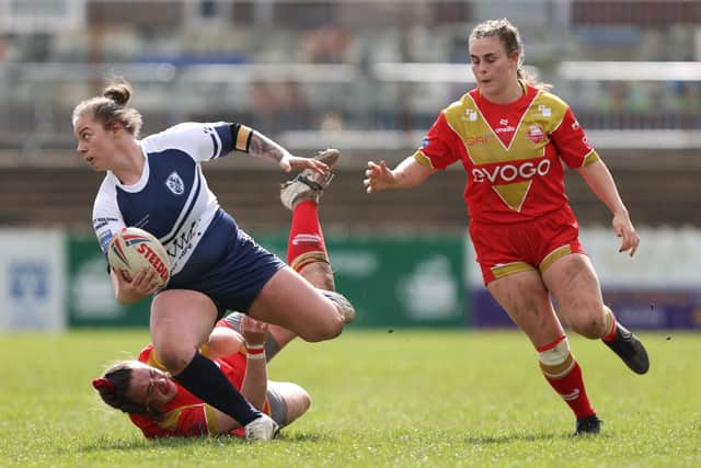 Olivia Grace looks to evade Sheffield Eagles tacklers. Picture: John Victor