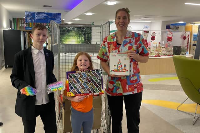 Lily-Mae West toy donation at Leeds Childrens Hospital with_brother Elliott and play leader Katy Inman