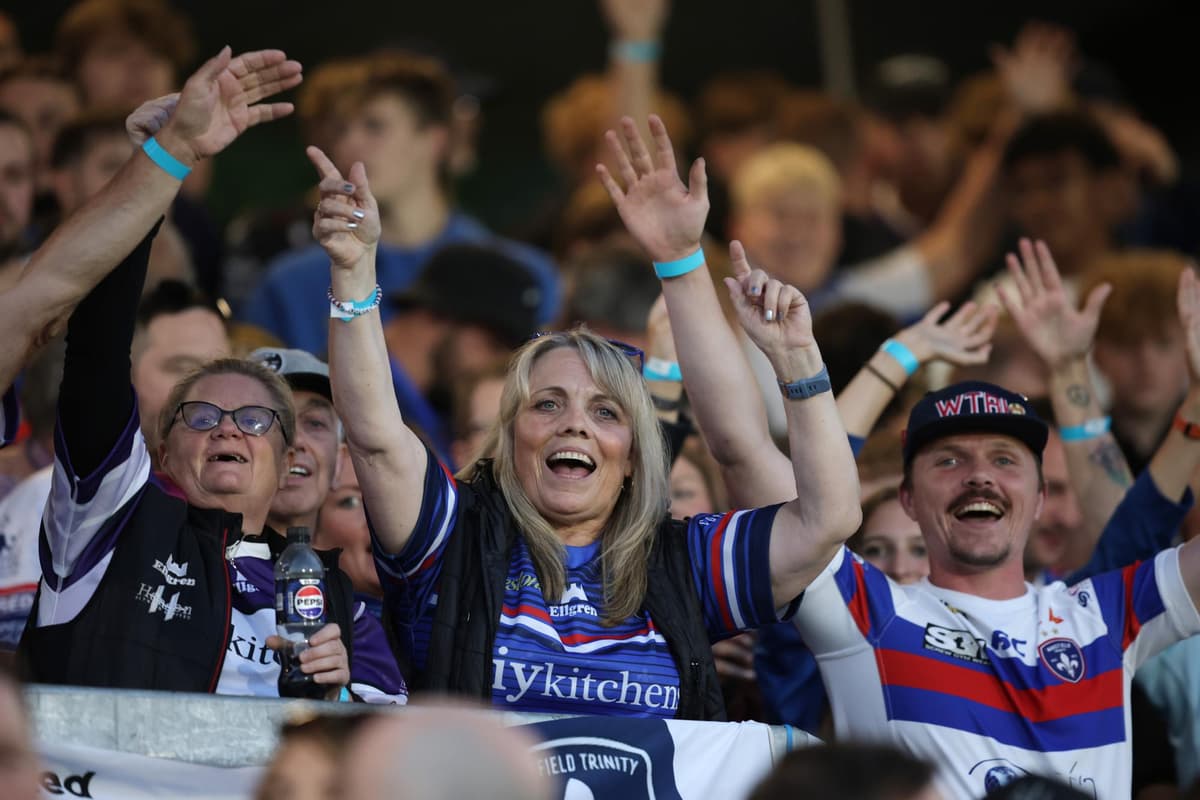 22 FAN-tastic photos: Bumper proud fans and action gallery as Wakefield ...