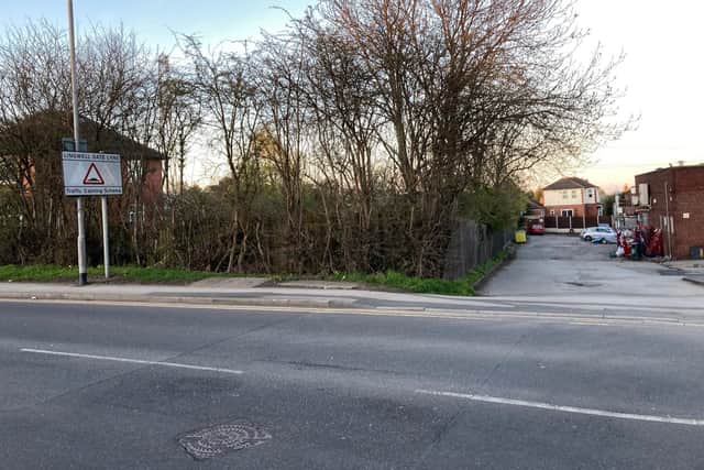 Concerns were raised that the property was being ‘shoehorned’ onto the plot of land at Lingwell Gate Lane.