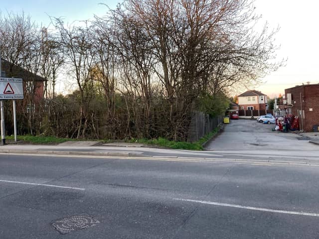 Concerns were raised that the property was being ‘shoehorned’ onto the plot of land at Lingwell Gate Lane.