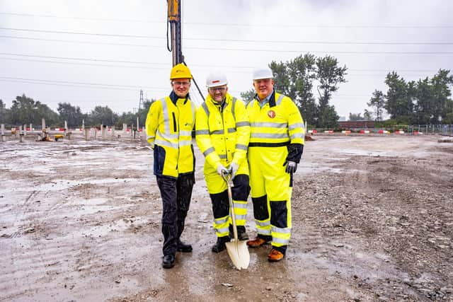 Construction has begun on SSE Renewables Battery Energy Storage System (BESS) one the site of SSE’s former Ferrybridge coal-fired power station in West Yorkshire. Picture shows; Left to Right, Construction partner representatives,  Richard Cave-Bingley, Managing Director SSE Solar & Battery, Liam O’Sullivan, Senior Operations Director, Power & Energy, OCU Group, and Andrew Lycett, Country Manager, UK& Ireland, Sungrow


©Stuart Nicol Photography 2023