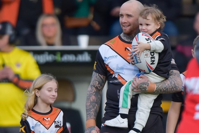 Castleford Tigers' Nathan Massey walks out with his children to a guard of honour.