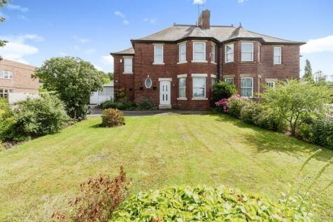 This traditional family home, located on a popular side of Pontefract, is available for £350,000.