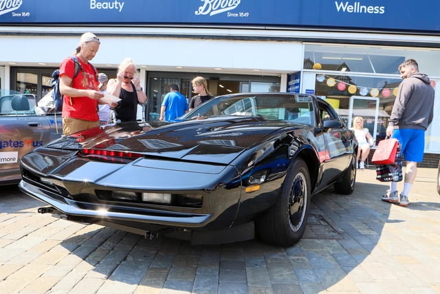 Well known, famous cars like Knightrider also made a special appearance .