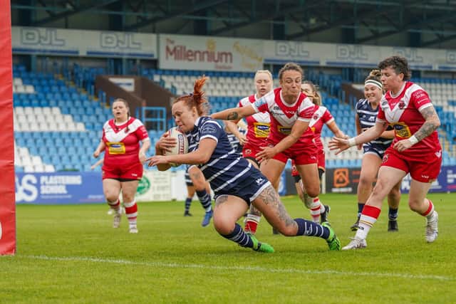 Hannah Watts about to dive over for a try for Featherstone Rovers Women against Salford. Photo: JLH Photography