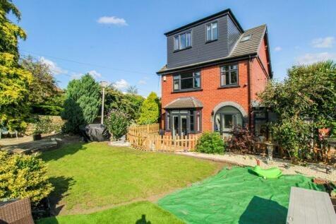 This detached property on Willow Lane, Alverthorpe, is available on Rightmove for £400,000.