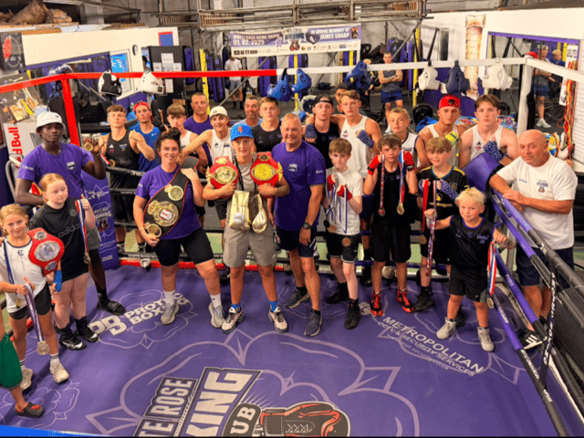 Farrah Cunniff said goodbye to the White Rose gym in Wakefield with a final picture with the boxers and coaches at the club.