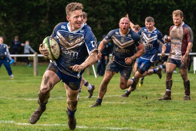 Full-back Richard Dedicoat sprints clear to score Pontefract's fifth and final try.