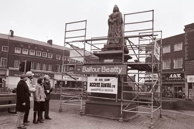 Nostalgia February 1985 - Queen Victoria statue returns to Wakefield Bull ring
