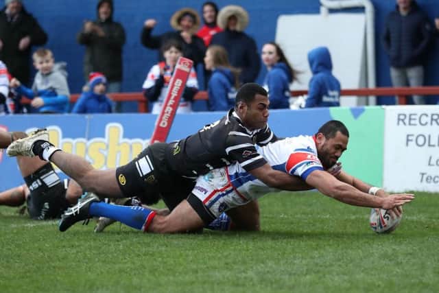 Bill Tupou stretches out to score for Wakefield. PIC: John Clifton.