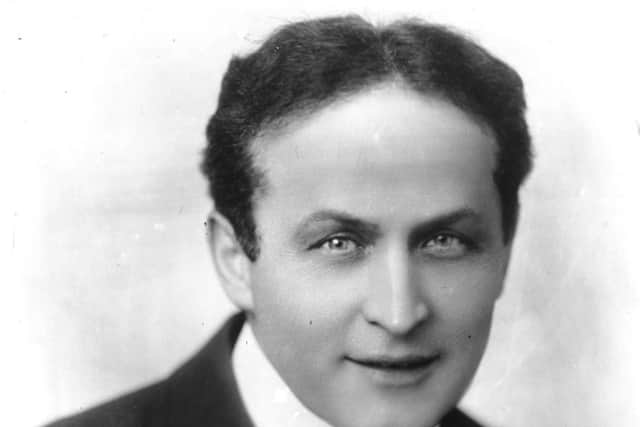 Hungarian-born American magician and escape artist Harry Houdini (1874 - 1926).   (Photo by Hulton Archive/Getty Images)