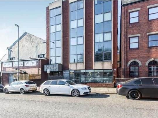 Queen Street, Wakefield. For sale by conditional auction, with a starting bid of 30,000. Newly refurbished first floor flat with an open plan living space.