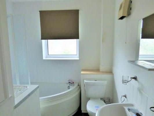 Cherry Tree Court, East Ardsley. For sale by auction on September 9, 2019. First floor flat located in East Ardsley.