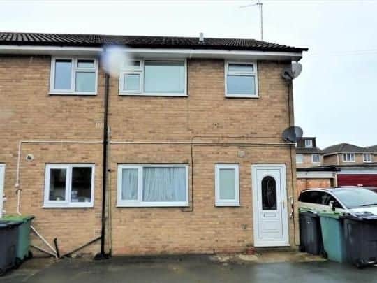 Cherry Tree Court, East Ardsley. For sale by auction on September 9, 2019. First floor flat located in East Ardsley.