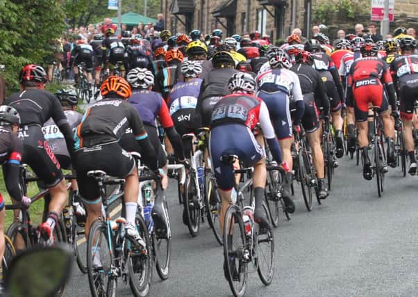 Tour de Yorkshire Stage 3. The riders climb out of Newmillerdam.