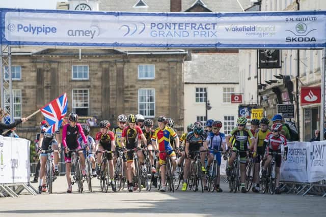 Picture by Allan McKenzie/YWNG - 070615 - Sport - Cycling - Pontefract Grand Prix - Pontefract, England - The Pontefract Grand Prix Under 14's race sets off.