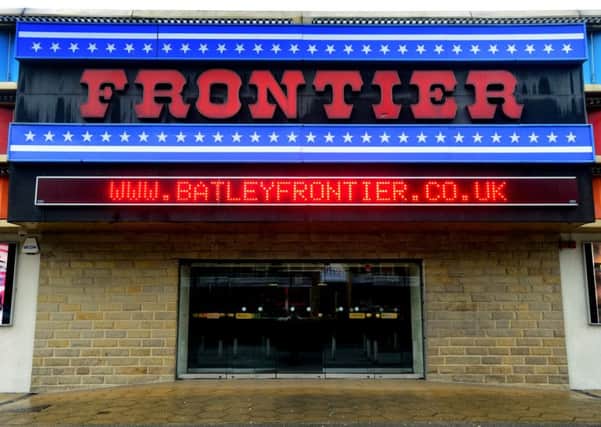 The Frontier in Bradford Road, Batley. (D531F404)