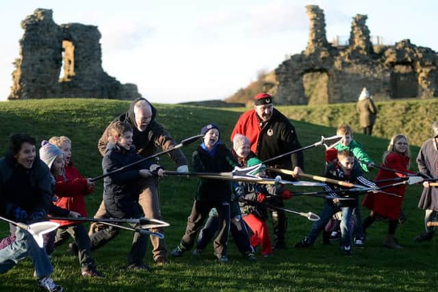 Sandal castle event to mark the 553rd anniversary of the War of the Roses Battle of Wakefield.
w307c354