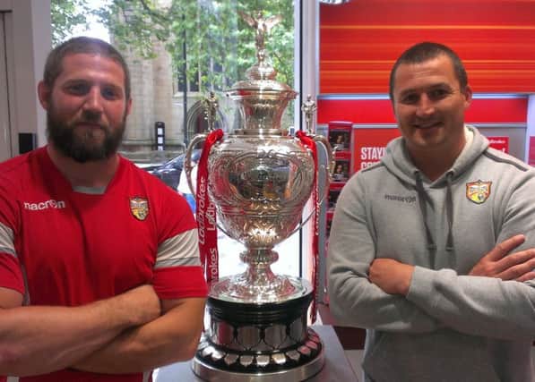 Wakefield Trinity Wildcats' Nick Scruton and head coach Chris Chester with the Ladbrokes Challenge Cup.