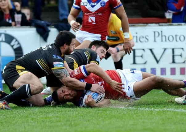 Reece Lyne scores Wakefield's first try.