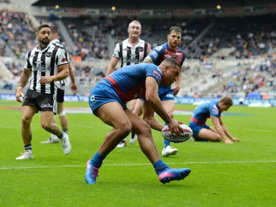 Wakefield Trinity's Reece Lyne goes over to score a try (Photo: PA)