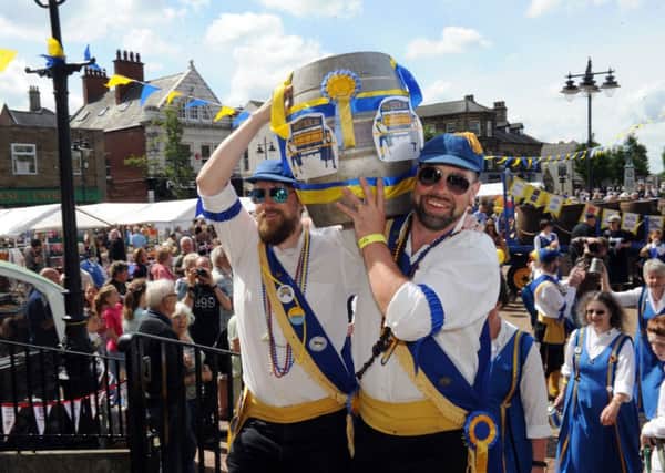 The beer is carried into the town hall